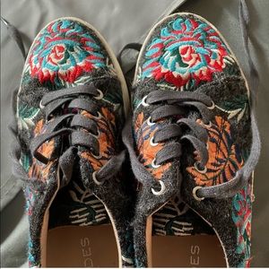 Floral Embroidered JSlides